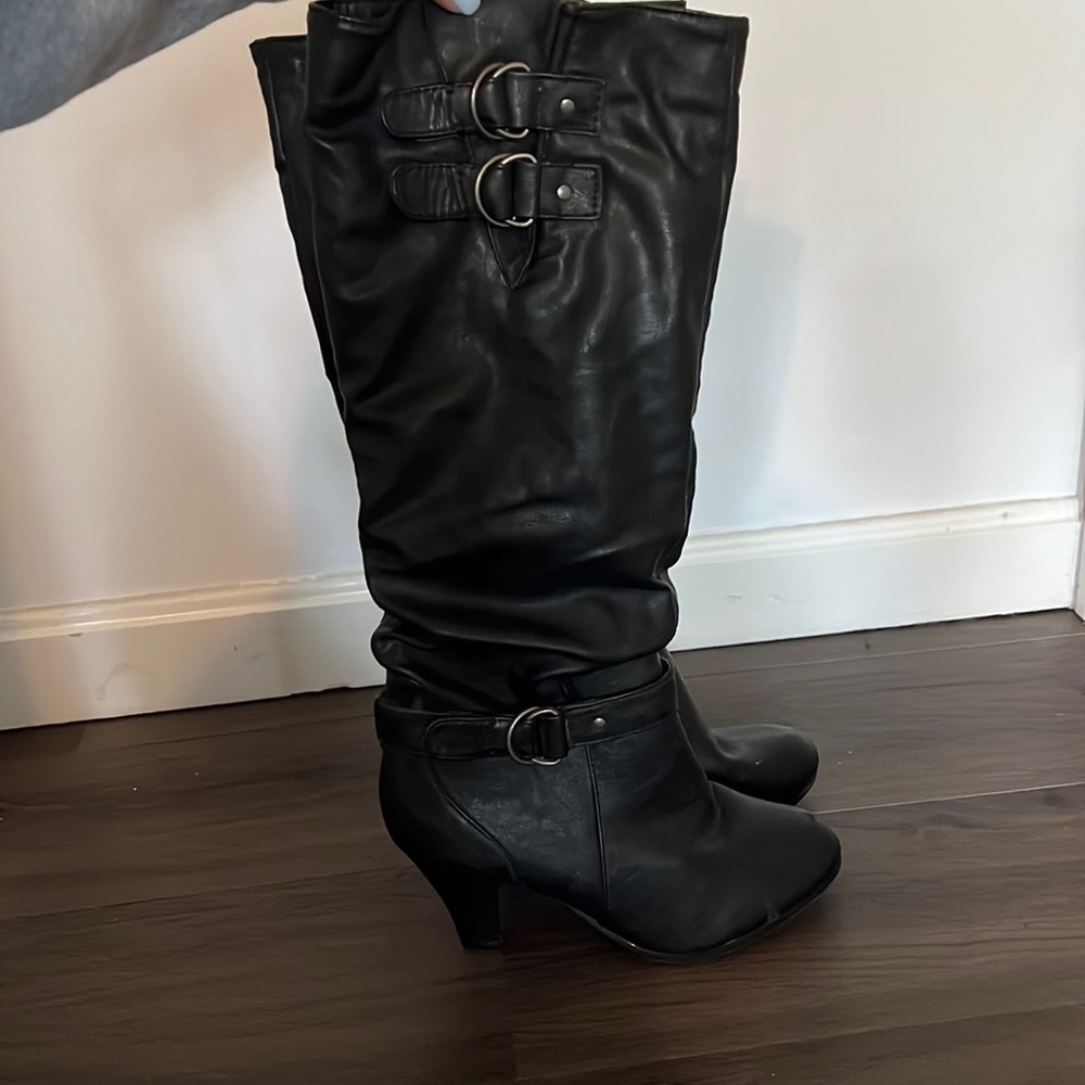 Black heeled boots